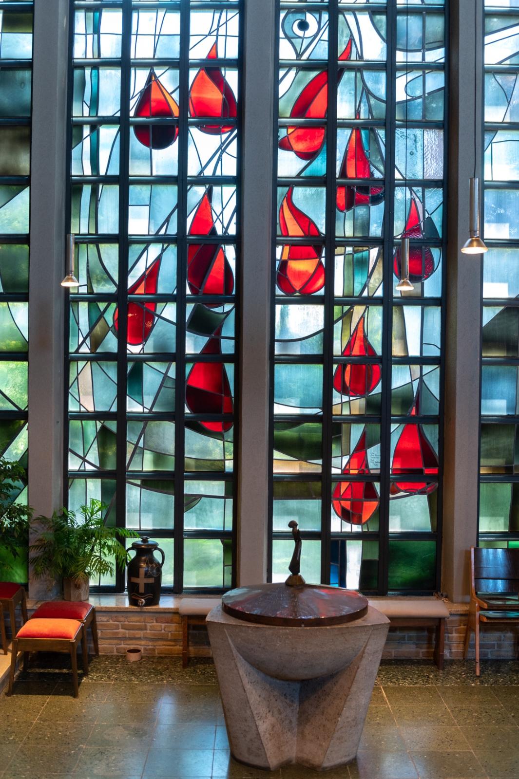Großes Seitenfenster  in St. Hubertus Kenten